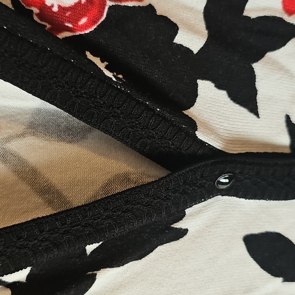 White House Black Market Sz Small Red Black White Floral Cardigan - Picture 6 of 8
